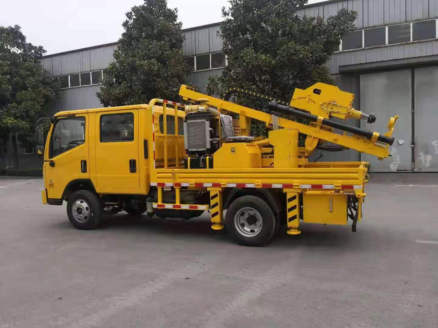 護欄搶修車